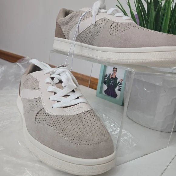 NWT Old Navy Women’s Sneakers Size 10 Neutral Beige Casual Shoes - Picture 4 of 9